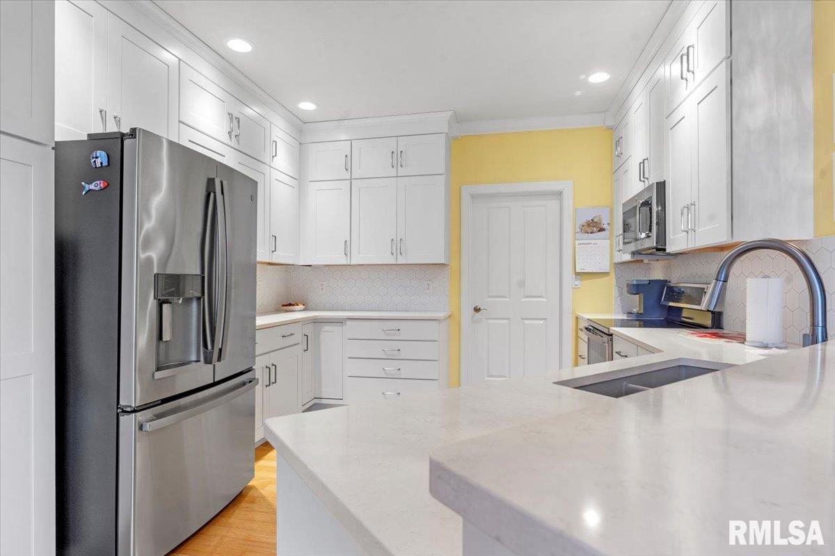 2408 Aaron Court Springfield, IL 62704 - Photo 10 of 37 Gallery Image 10