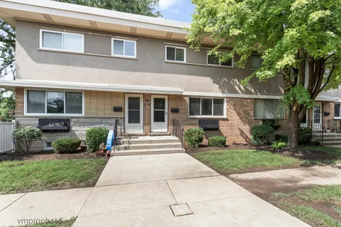 $269,000 | 606 South Milwaukee Avenue, Unit B, Libertyville, IL 60048