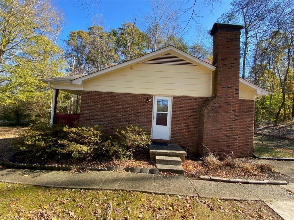 1450 Pebblebrook Road Winston-Salem, NC 27105 - Photo 3 of 18 Gallery Image 3