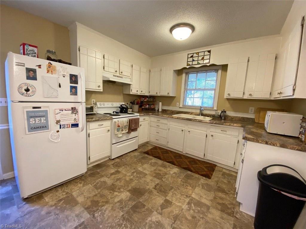 1450 Pebblebrook Road Winston-Salem, NC 27105 - Photo 4 of 18 Gallery Image 4