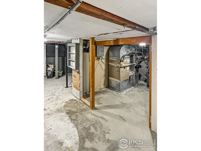 a view of a back yard