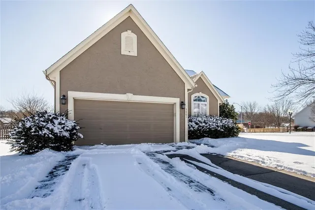 $325,000 | 5801 Northeast Hidden Meadow Drive, Lee's Summit, MO 64064
