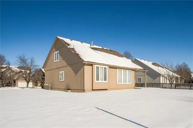 $325,000 | 5801 Northeast Hidden Meadow Drive, Lee's Summit, MO 64064