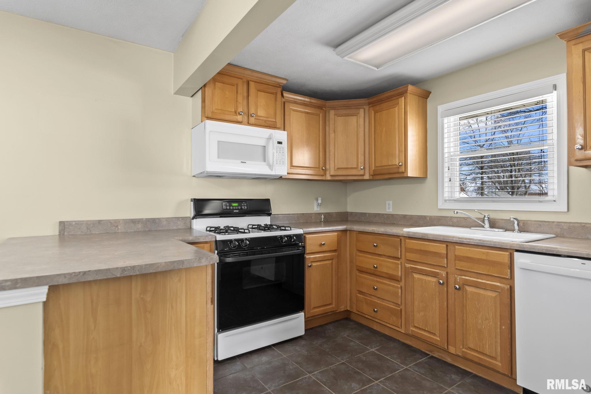 3300 South 4th Street Springfield, IL 62703 - Photo 11 of 29