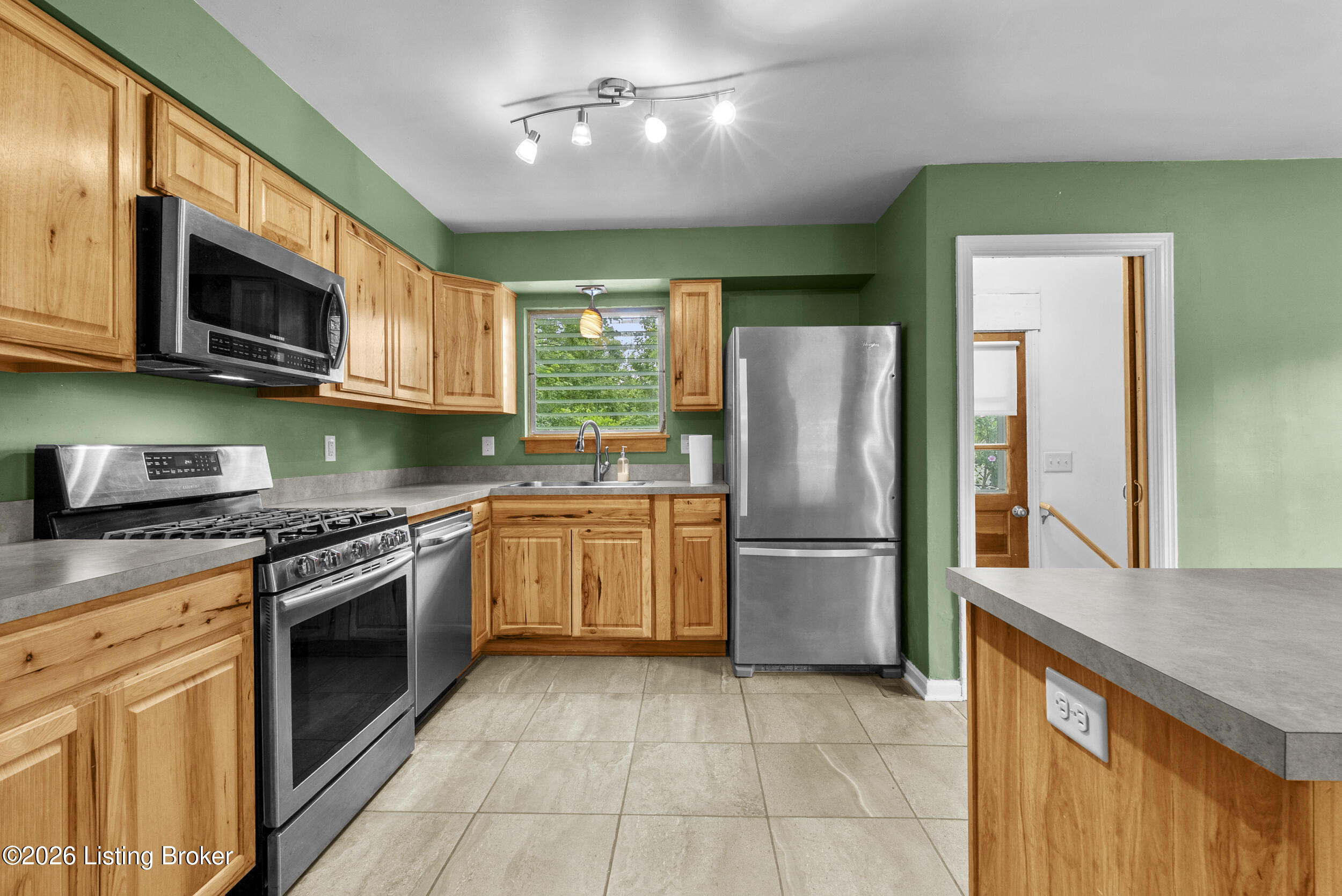 9103 Waltlee Road Louisville, KY 40291 - Photo 12 of 52 dsc03007