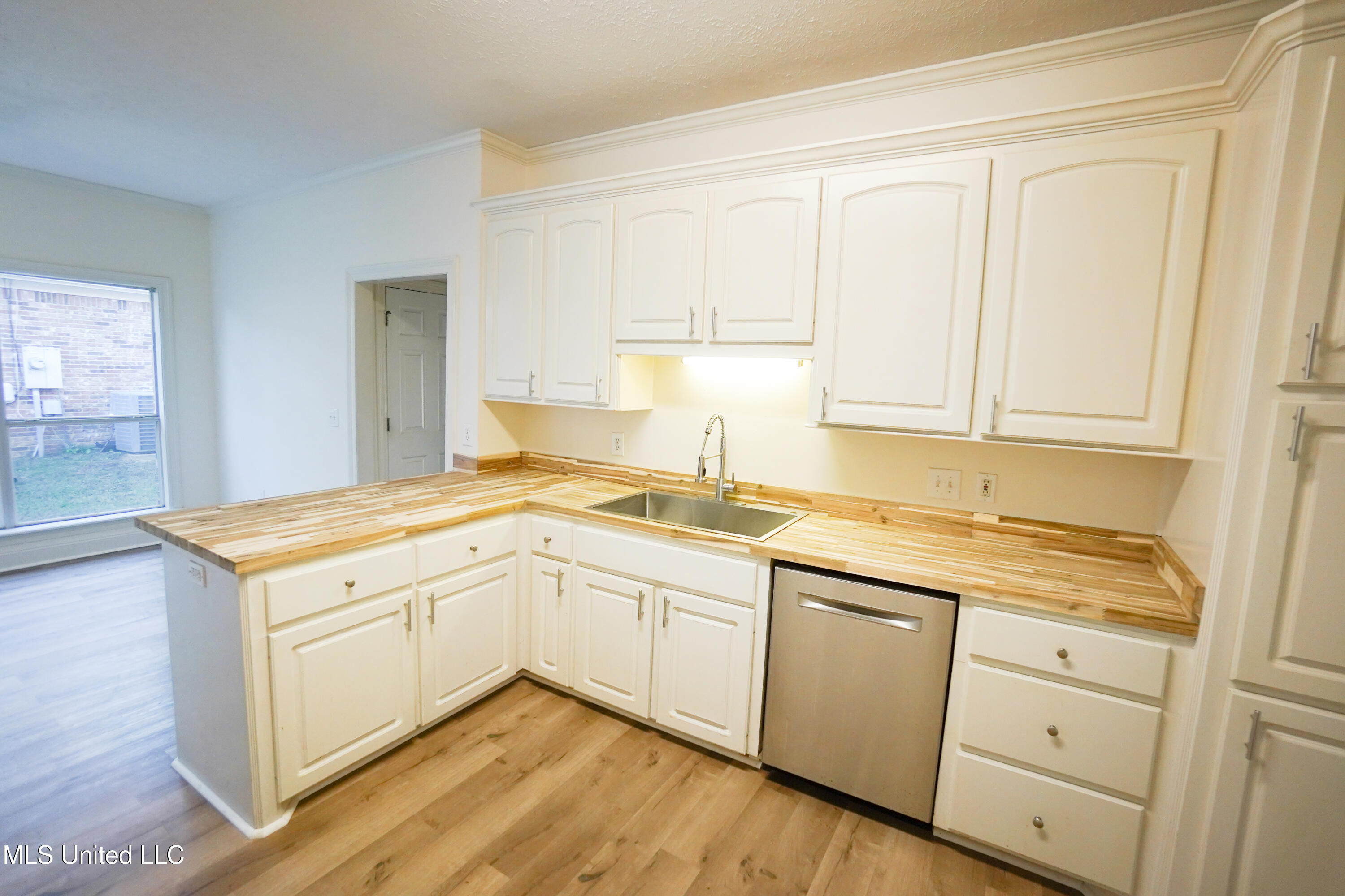 402 Forest Lane Ridgeland, MS 39157 - Photo 3 of 19 DSC09029