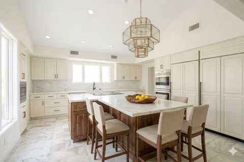 $2,699,000 | 6535 Buffalo Speedway, Houston, TX 77005