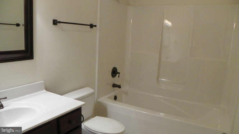 205 Gay Road Warrenton, VA 20186 - Photo 23 of 25 Hall Bath