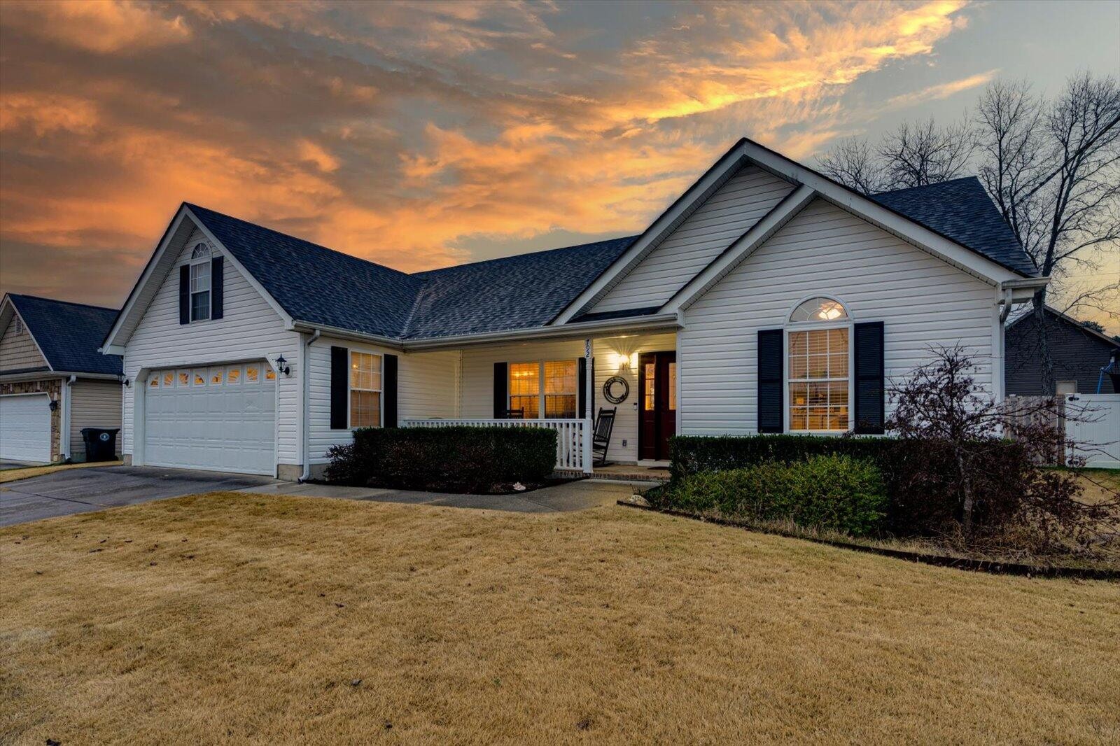792 Colony Circle Fort Oglethorpe, GA 30742 - Photo 2 of 36 a view of a house with a yard and garage