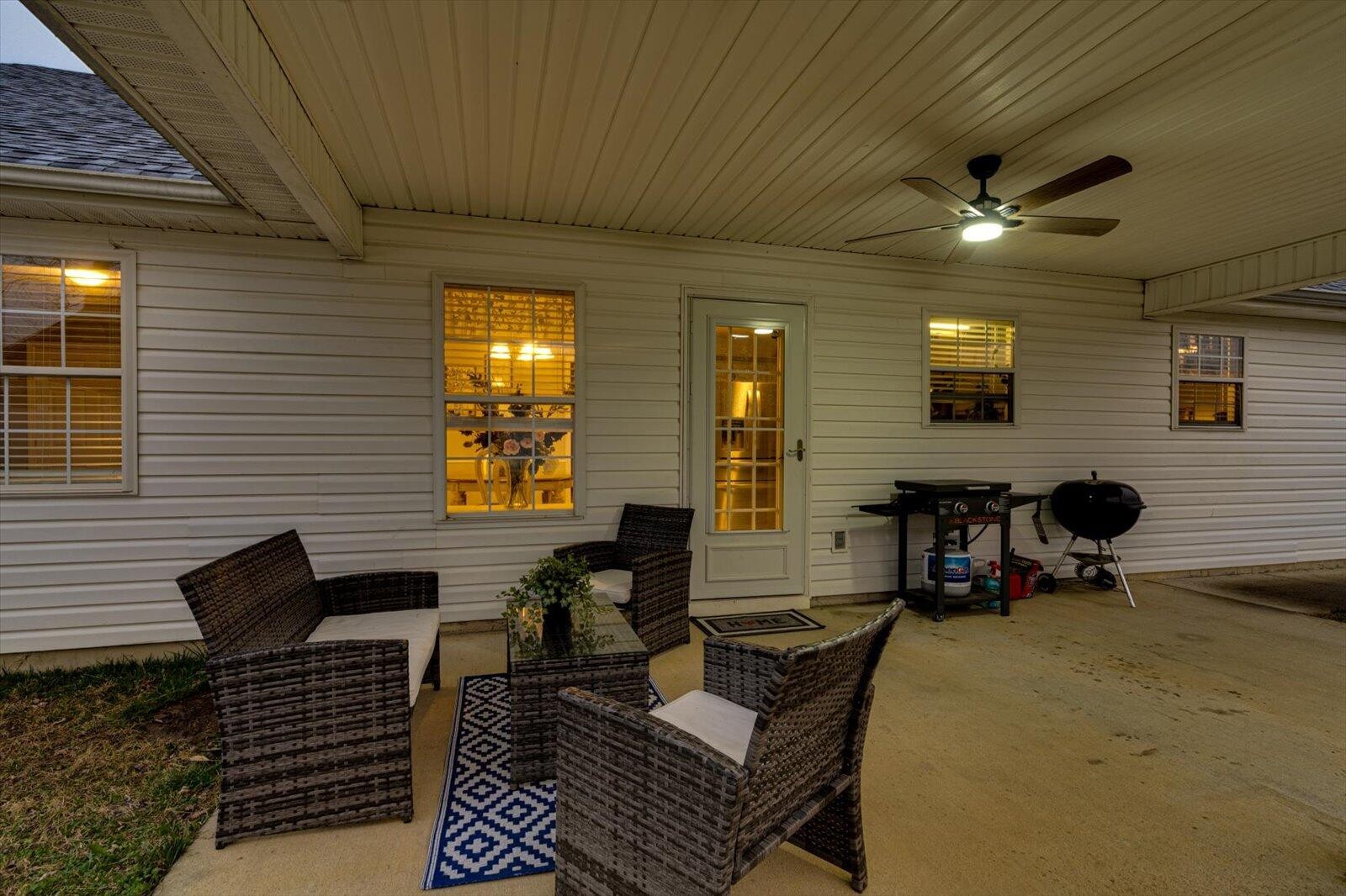792 Colony Circle Fort Oglethorpe, GA 30742 - Photo 23 of 36 a living room with furniture