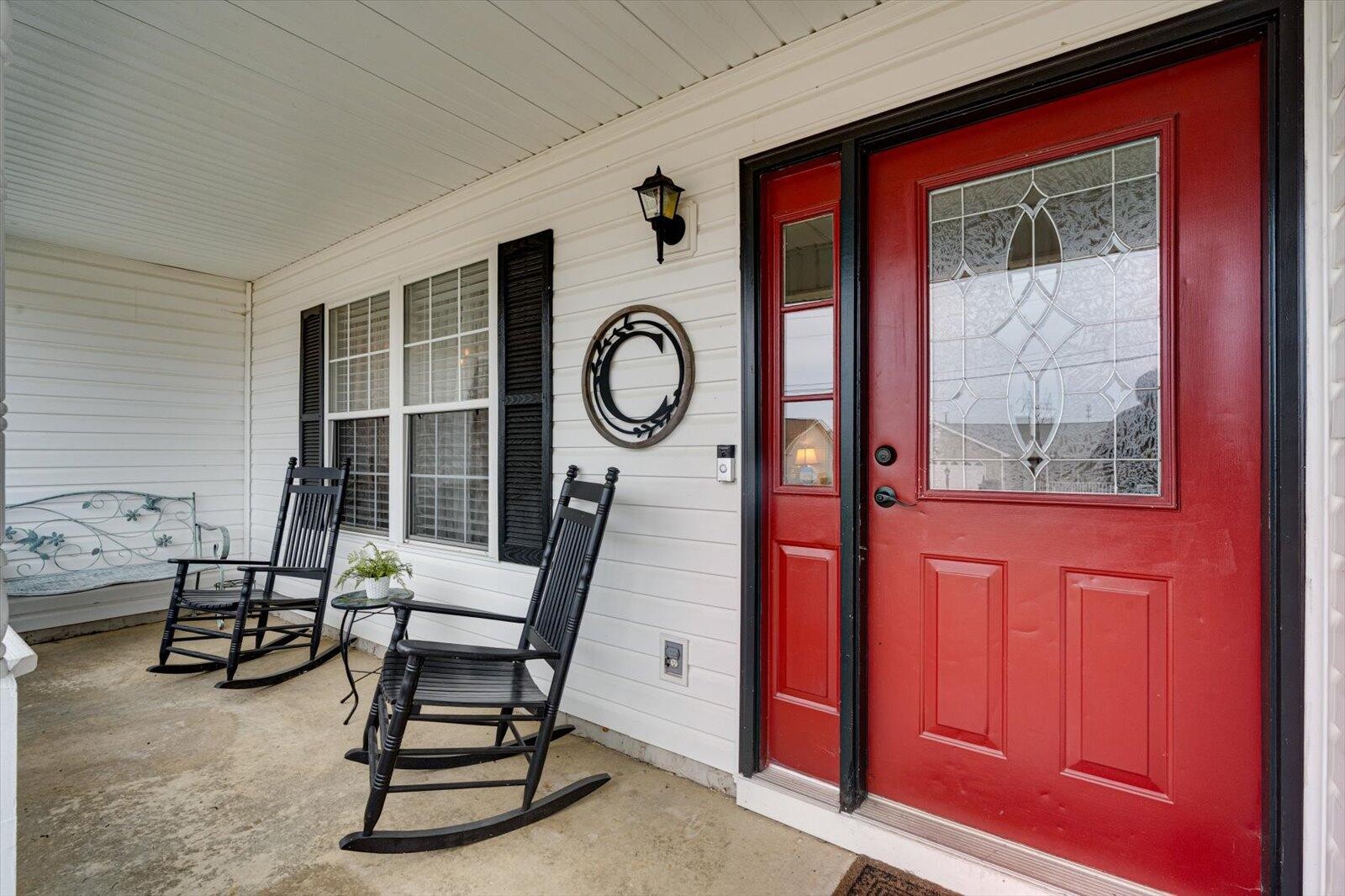 792 Colony Circle Fort Oglethorpe, GA 30742 - Photo 6 of 36 a view of a livingroom with furniture and a window