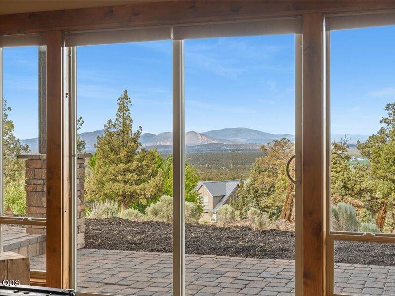 360 Vista Rim Drive Redmond, OR 97756 - Photo 77 of 147