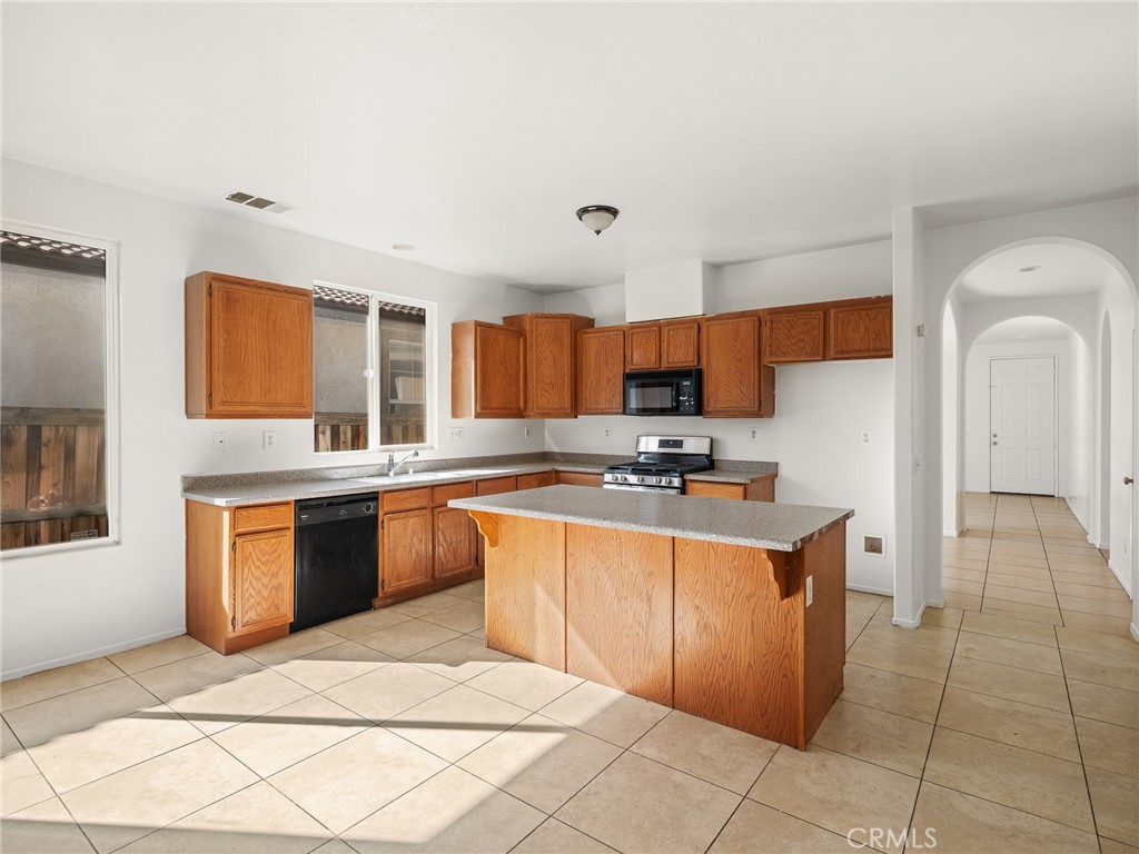 12357 Luna Road Victorville, CA 92392 - Photo 12 of 35