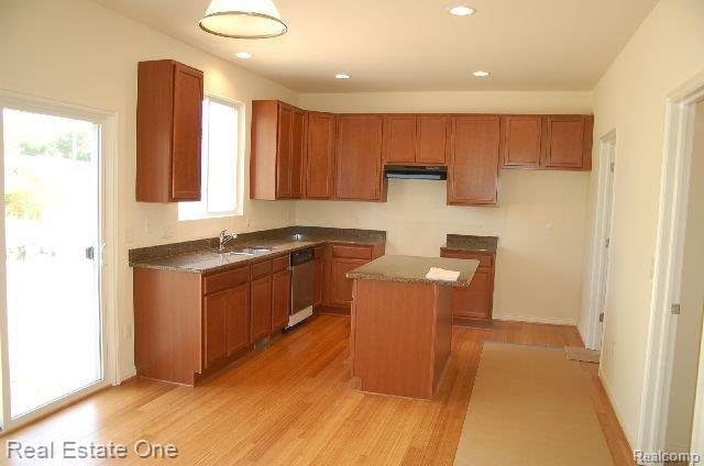 3085 Fantail Court Rochester, MI 48309 - Photo 6 of 12 kitchen