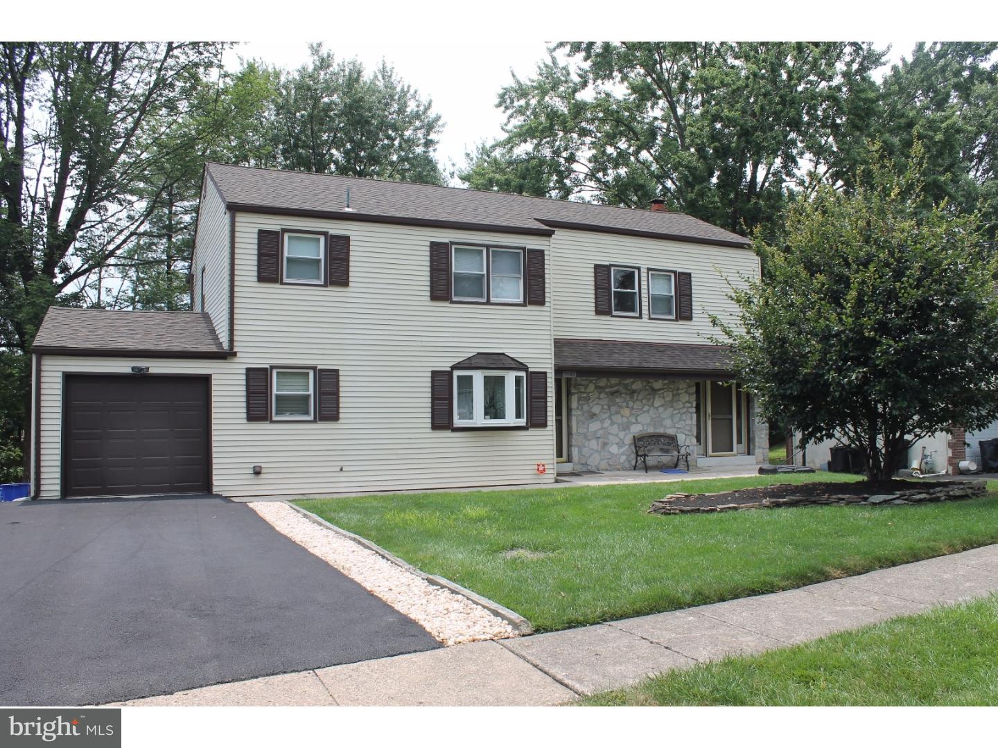 1142 Cushmore Road Southampton, PA 18966 - Photo 2 of 25 Exterior Front