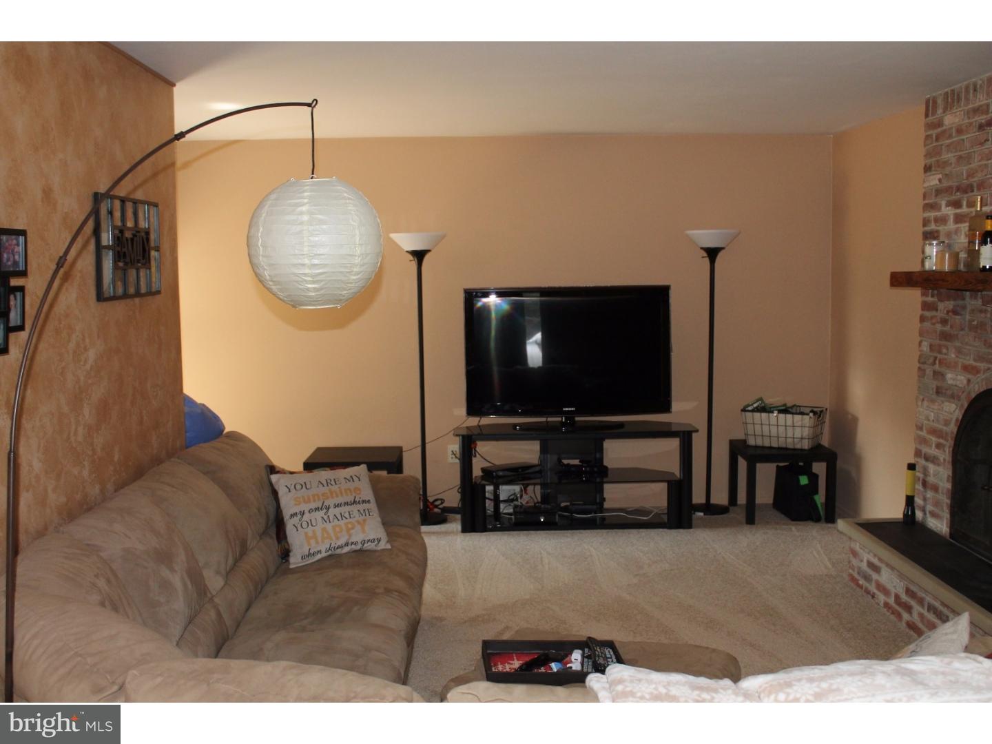1142 Cushmore Road Southampton, PA 18966 - Photo 8 of 25 Living Room