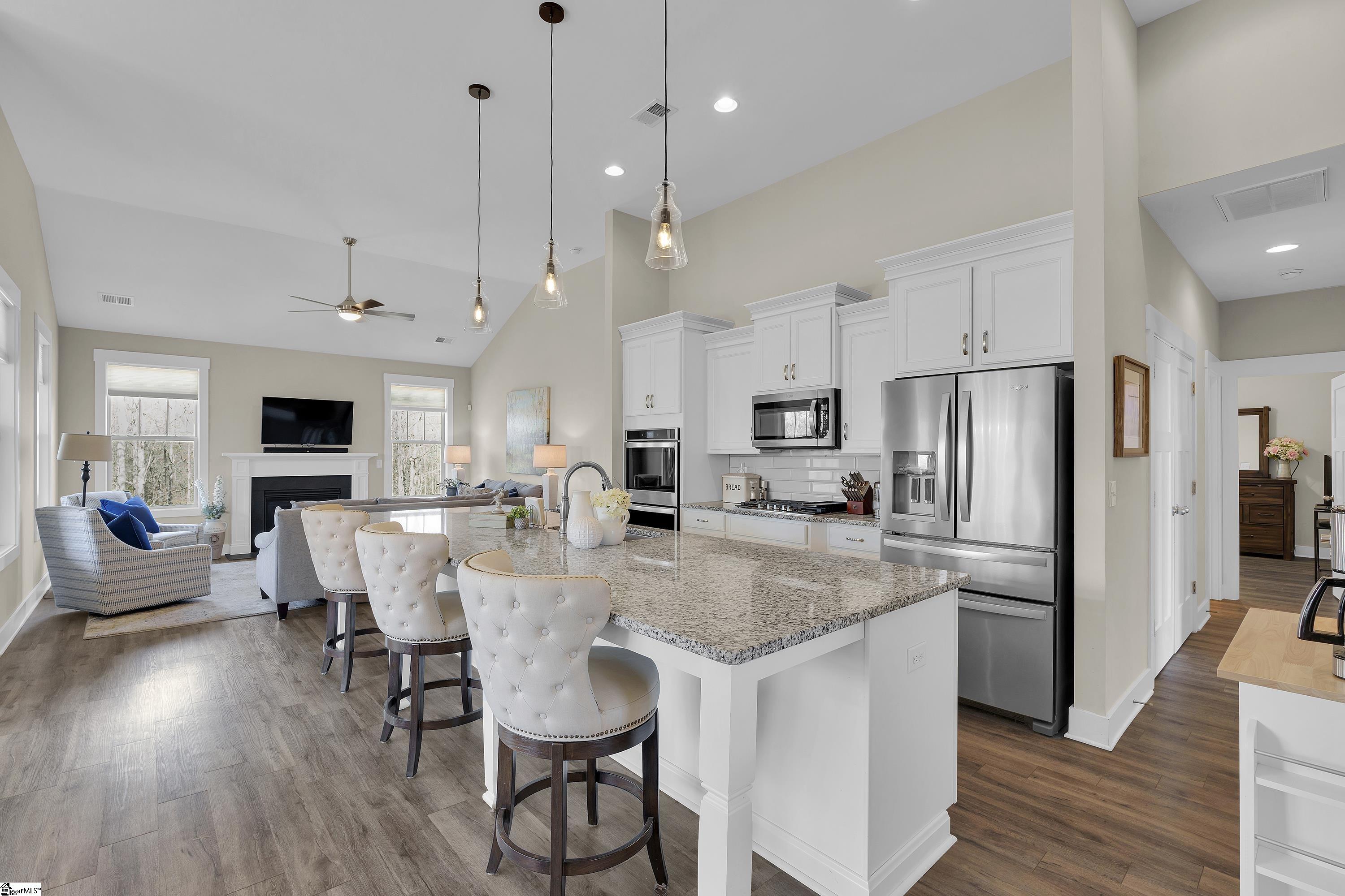 621 Longfellow Way Simpsonville, SC 29681 - Photo 4 of 41 Vaulted Ceilings