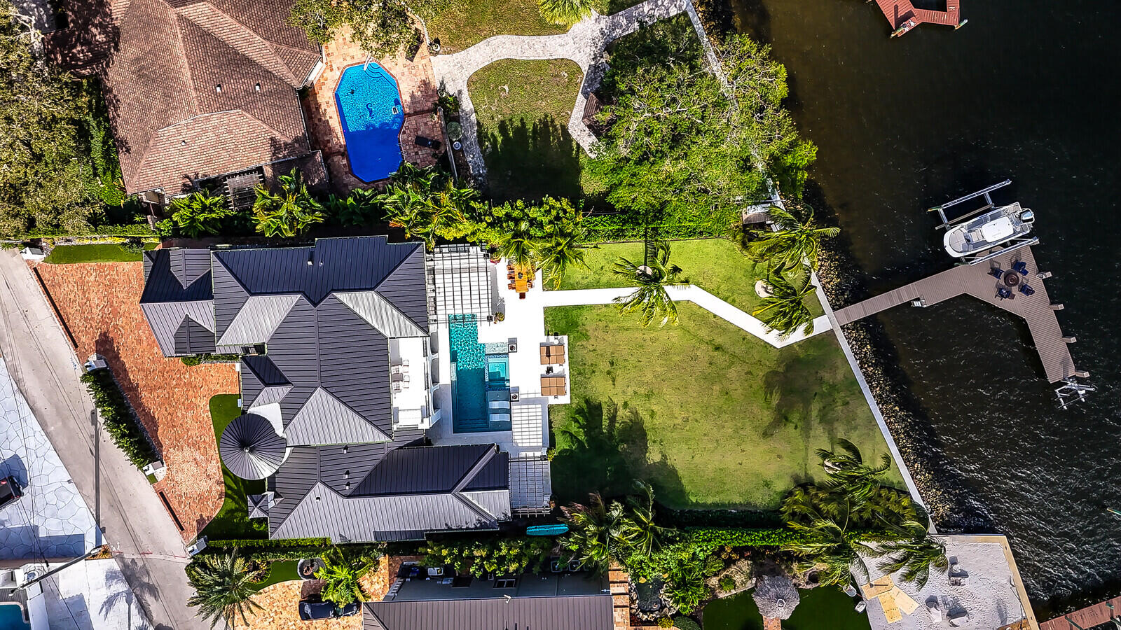 14140 Paradise Point Road Palm Beach Gardens, FL 33410 - Photo 4 of 148 an aerial view of a house with swimming pool and garden