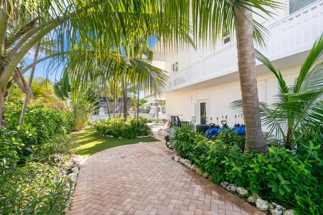 $2,399,000 | 240 Mohawk Street, Tavernier, FL 33070