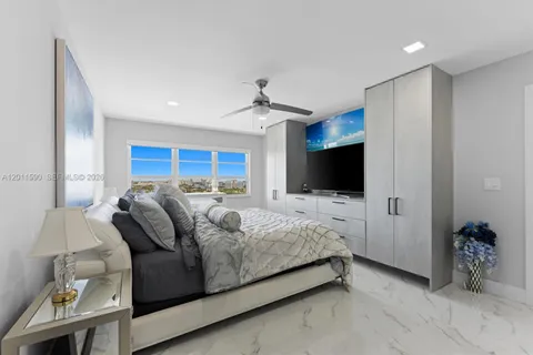 $769,000 | 340 Sunset Drive, Unit 1810, Fort Lauderdale, FL 33301