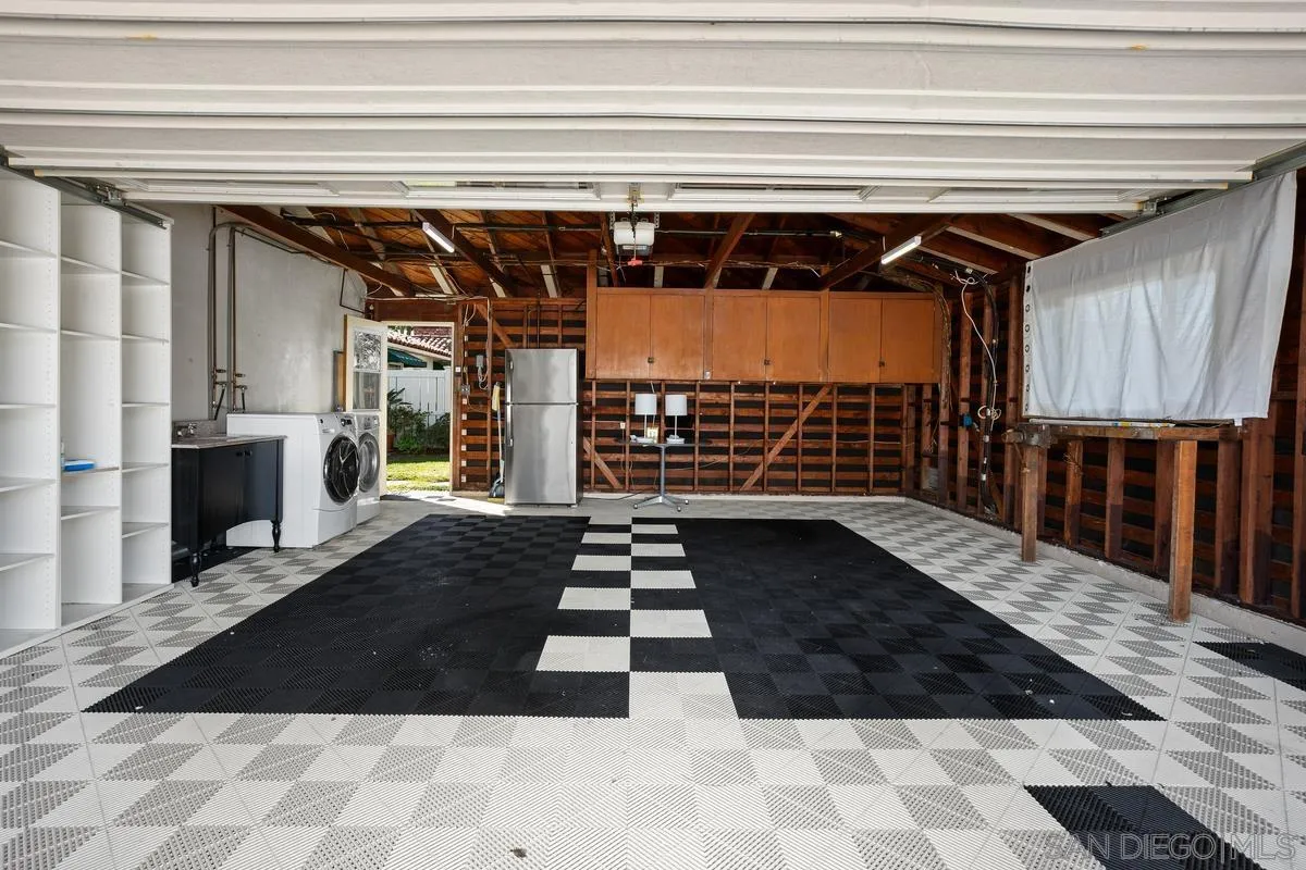6138 La Flecha Rancho Santa Fe, CA 92067 - Photo 13 of 14 Garage
