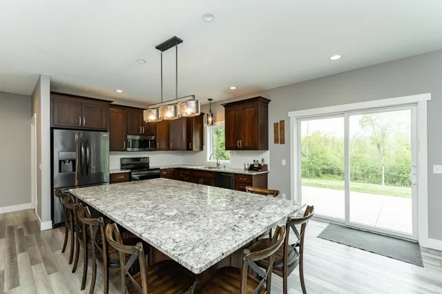 $684,900 | 7630 County 15 Road Southwest, Stewartville, MN 55976