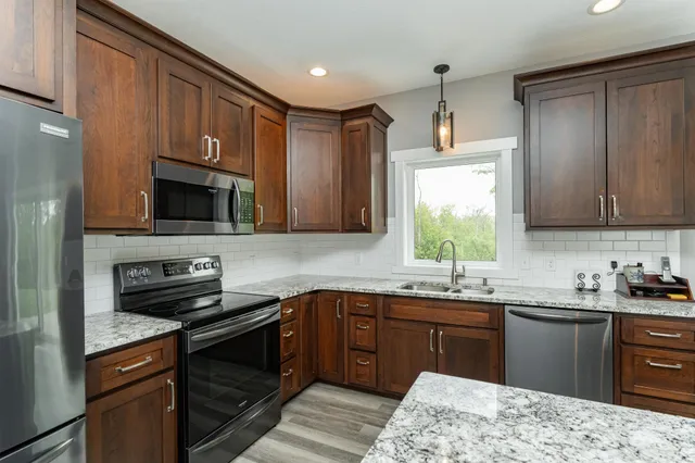 $684,900 | 7630 County 15 Road Southwest, Stewartville, MN 55976