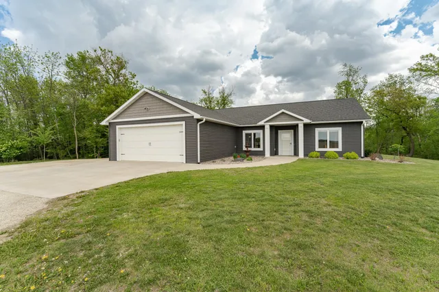$684,900 | 7630 County 15 Road Southwest, Stewartville, MN 55976