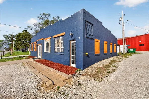 $150,000 | 405 North Virginia Avenue, Adrian, MO 64720