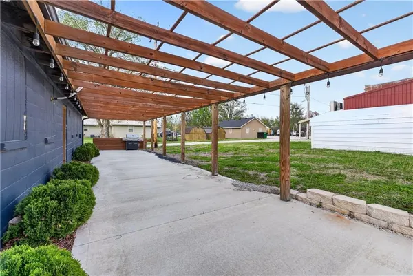 $150,000 | 405 North Virginia Avenue, Adrian, MO 64720