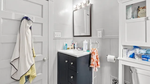 $2,900 | 6-8 Crescent Street, Unit 6, Whitinsville, MA 01588