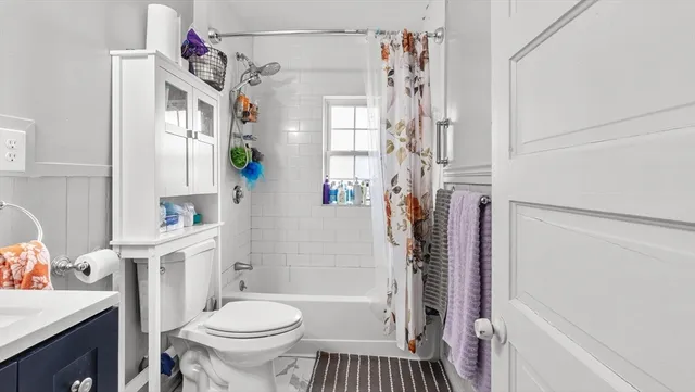 $2,900 | 6-8 Crescent Street, Unit 6, Whitinsville, MA 01588