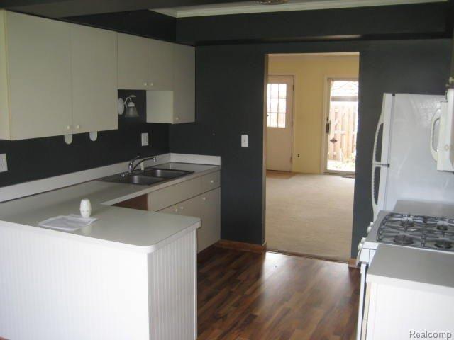 31147 Hoover Road Warren, MI 48093 - Photo 9 of 25 261-854207 - (30).JPG