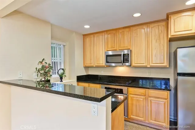 $3,100 | 8533 Villa La Jolla Drive, Unit F, La Jolla, CA 92037