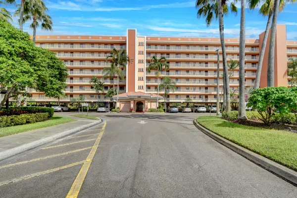 $239,000 | 7380 South Oriole Boulevard, Unit 103, Delray Beach, FL 33446