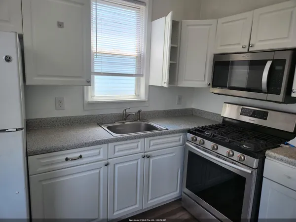 $2,000 | 14 East Bidwell Avenue, Unit 2, Jersey City, NJ 07305