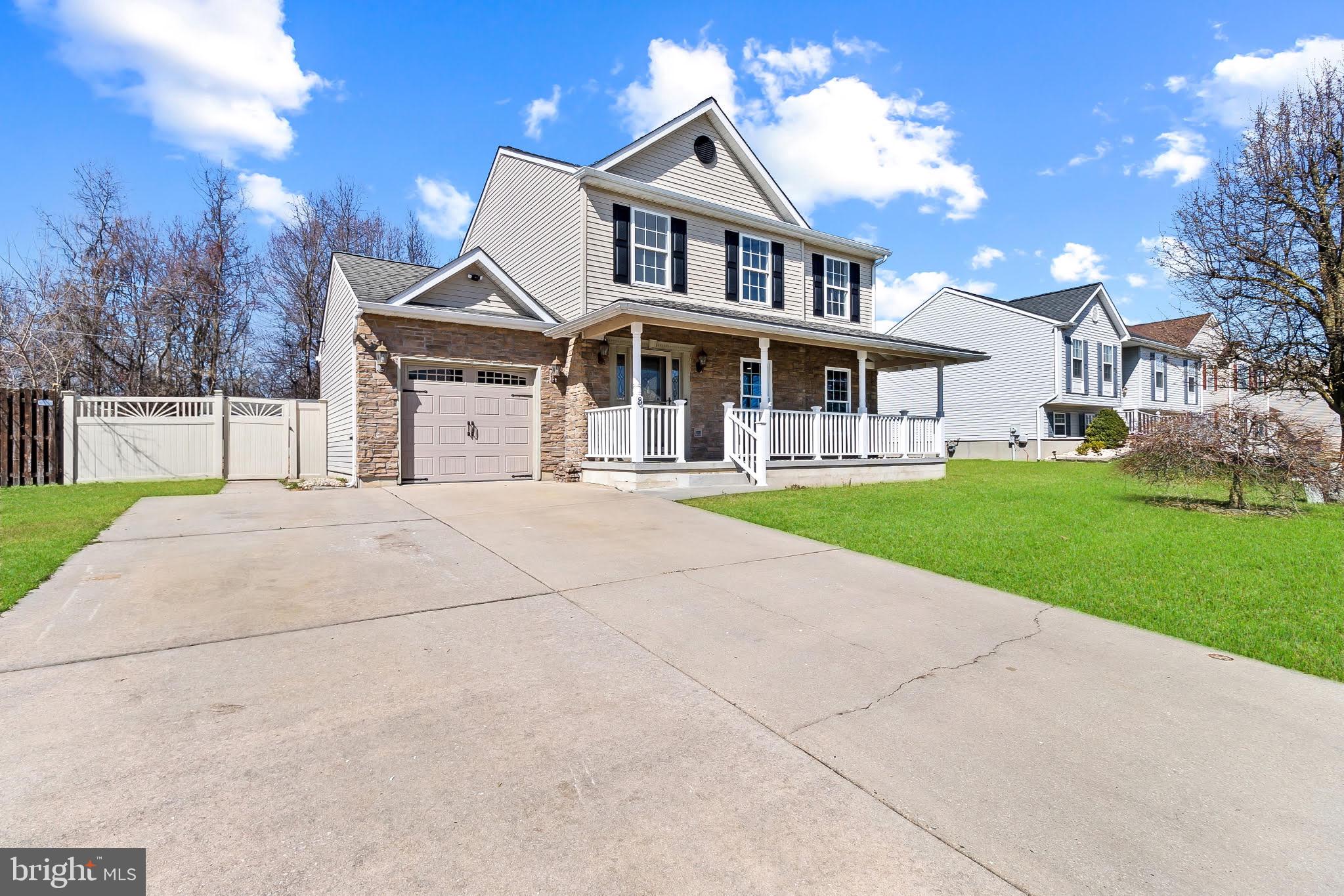 8 Bastille Loop Newark, DE 19702 - Photo 2 of 32