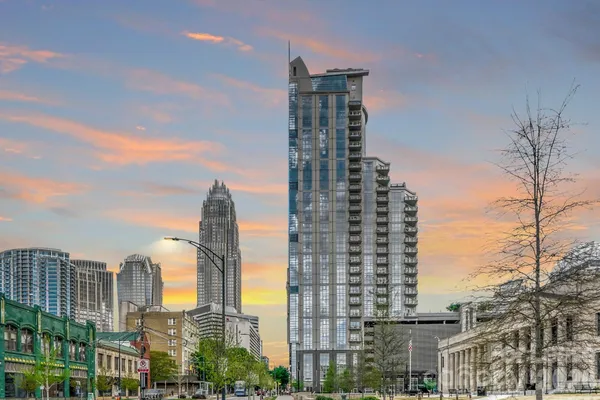 $2,250 | 333 West Trade Street, Unit 2002, Charlotte, NC 28202