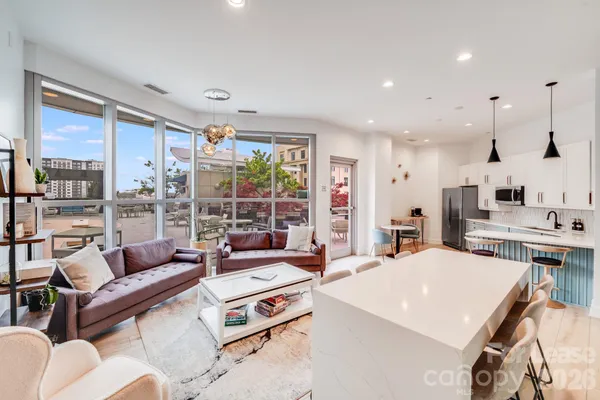 $2,250 | 333 West Trade Street, Unit 2002, Charlotte, NC 28202