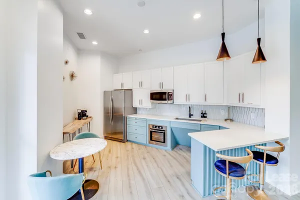 $2,250 | 333 West Trade Street, Unit 2002, Charlotte, NC 28202