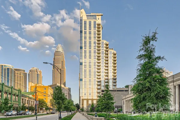 $2,250 | 333 West Trade Street, Unit 2002, Charlotte, NC 28202