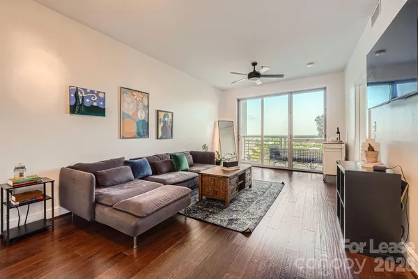 $2,250 | 333 West Trade Street, Unit 2002, Charlotte, NC 28202