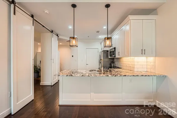 $2,250 | 333 West Trade Street, Unit 2002, Charlotte, NC 28202