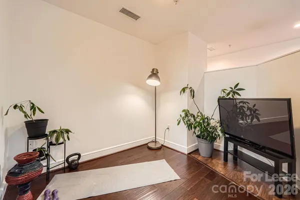 $2,250 | 333 West Trade Street, Unit 2002, Charlotte, NC 28202