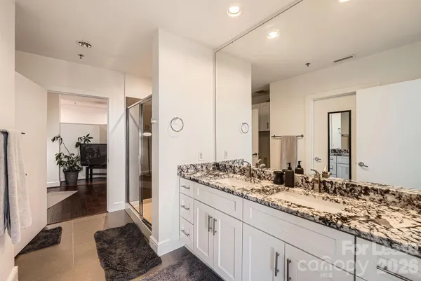 $2,250 | 333 West Trade Street, Unit 2002, Charlotte, NC 28202