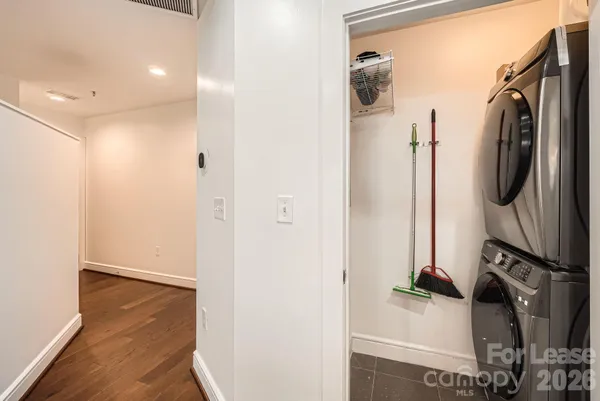 $2,250 | 333 West Trade Street, Unit 2002, Charlotte, NC 28202