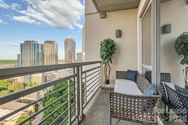 $2,250 | 333 West Trade Street, Unit 2002, Charlotte, NC 28202