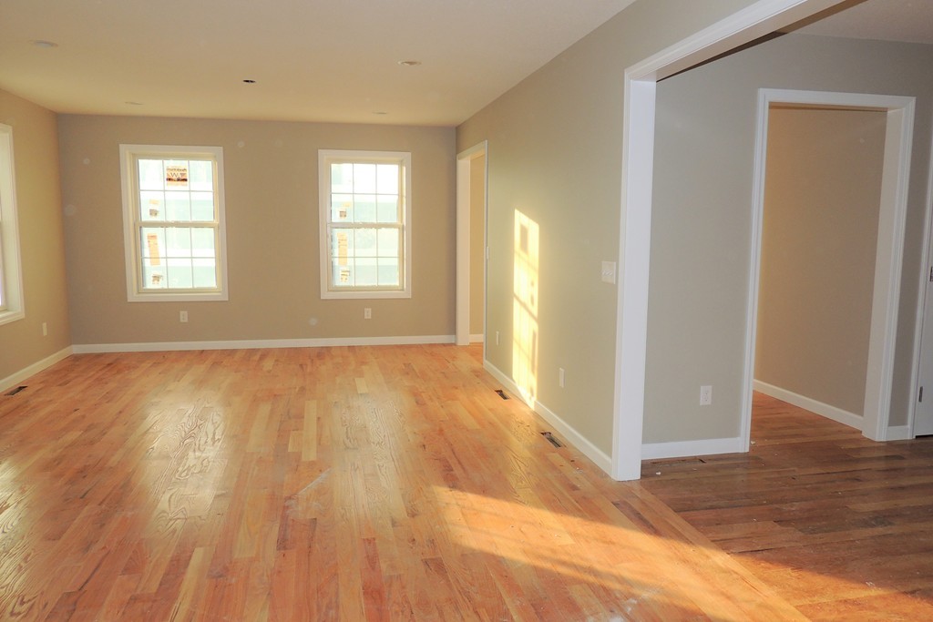 17 Silvia Street Springfield, MA 01104 - Photo 5 of 27 Gallery Image 5