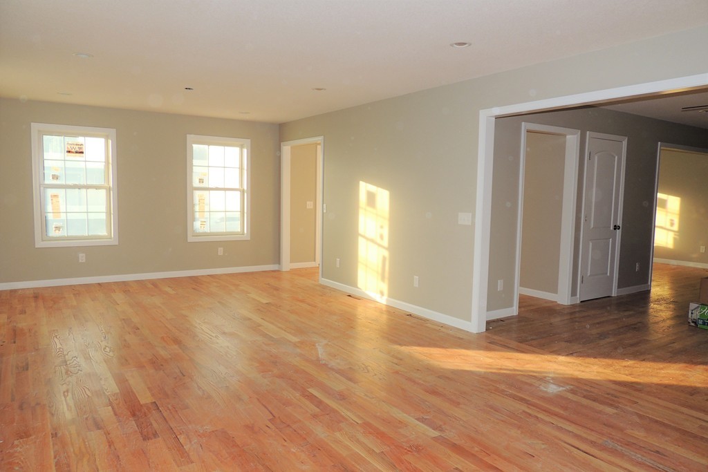 17 Silvia Street Springfield, MA 01104 - Photo 6 of 27 Gallery Image 6