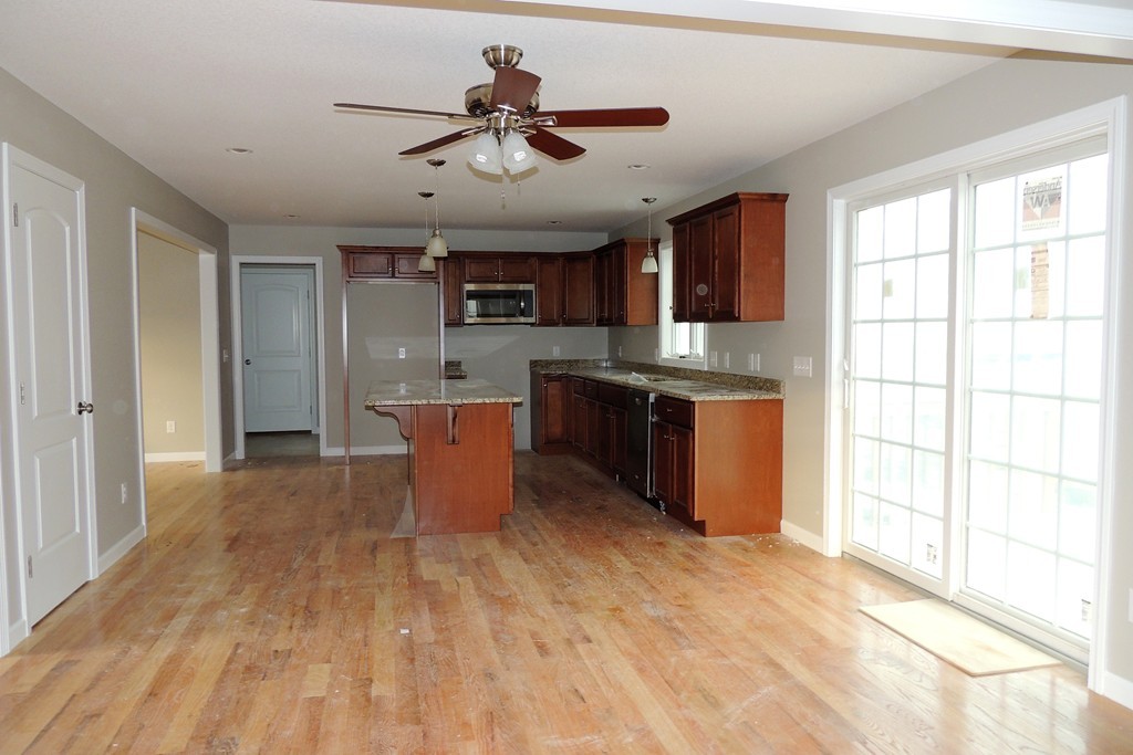 17 Silvia Street Springfield, MA 01104 - Photo 7 of 27 Gallery Image 7